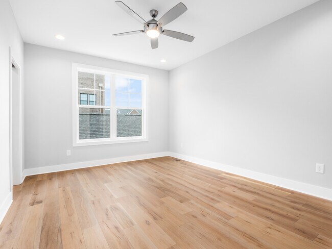 Building Photo - 928 Pullman Plz