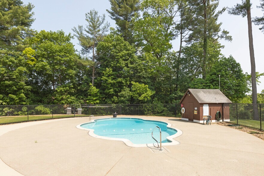 Building Photo - 205 Great Rd