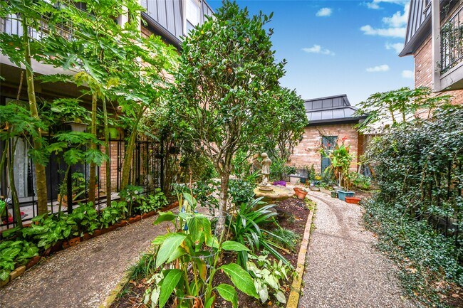 Building Photo - 2400 N Braeswood Blvd