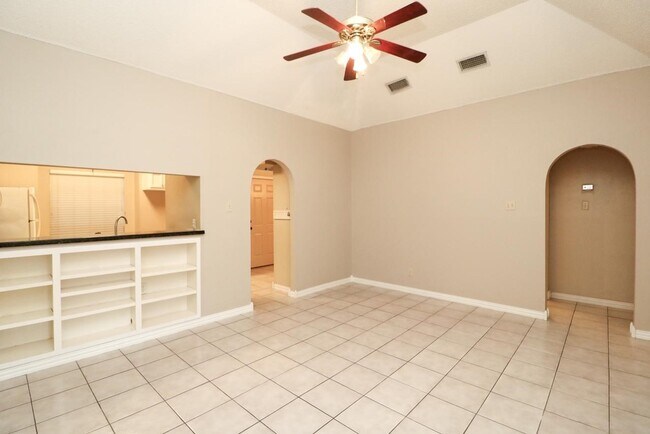 Building Photo - 1402 Longhorn Dr