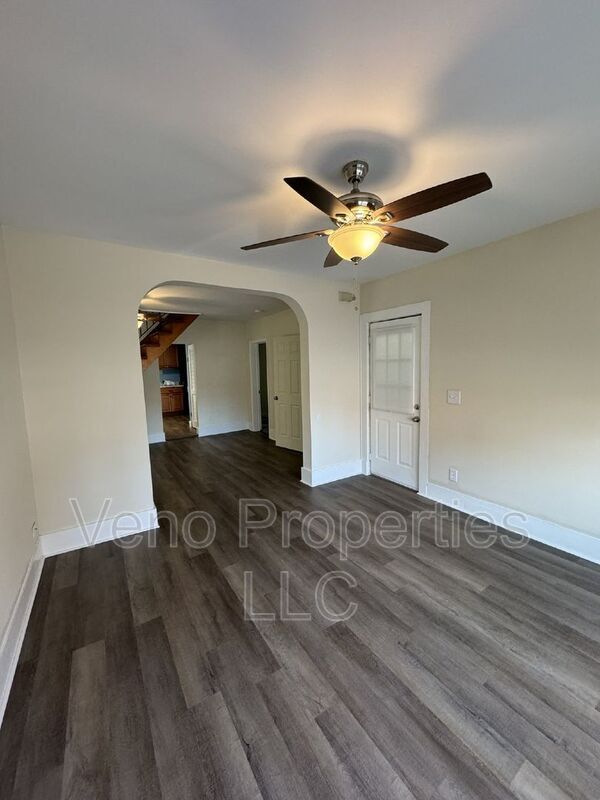 Building Photo - 25 William St