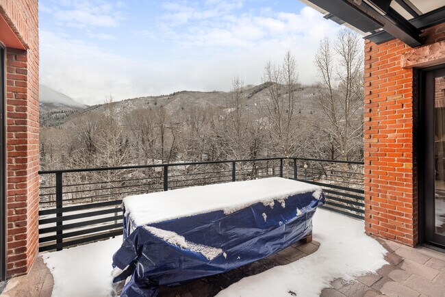 Building Photo - 501 Rio Grande Pl