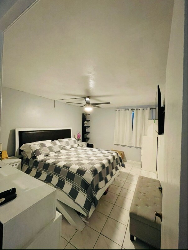 Building Photo - 8883 Fontainebleau Blvd