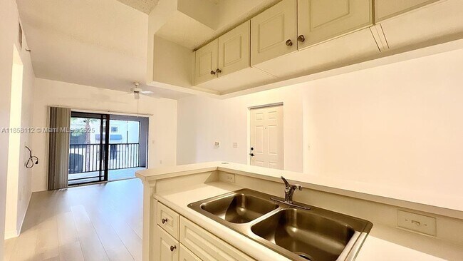 Building Photo - 3021 Alcazar Pl