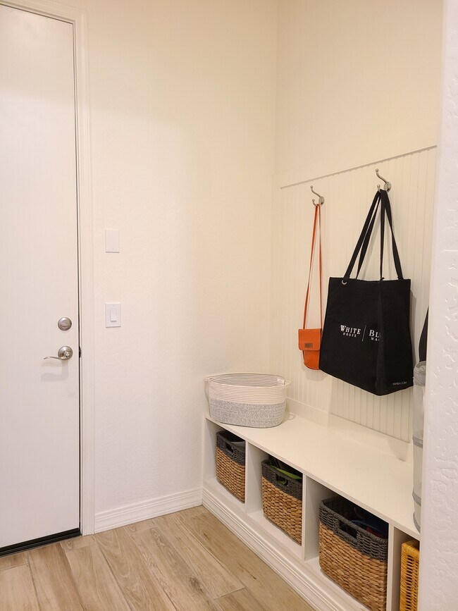Mudroom - 23164 N 73rd Pl