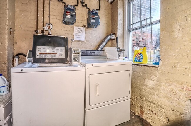 Building Photo - 320 Jefferson St