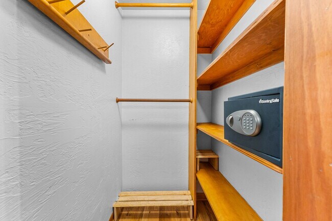 Building Photo - 2230 Jasper Way NW