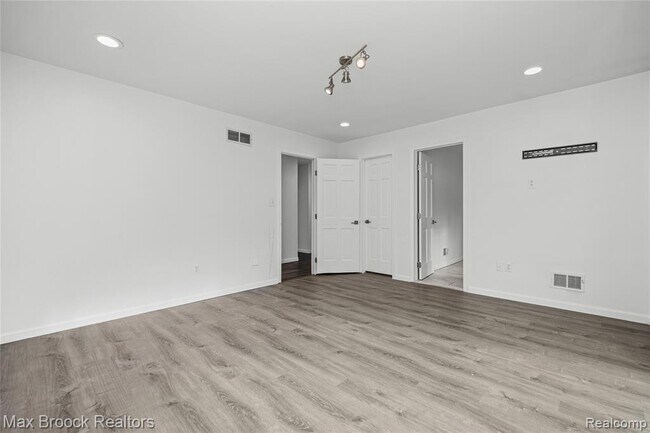 Building Photo - 3332 Barlyn Ln