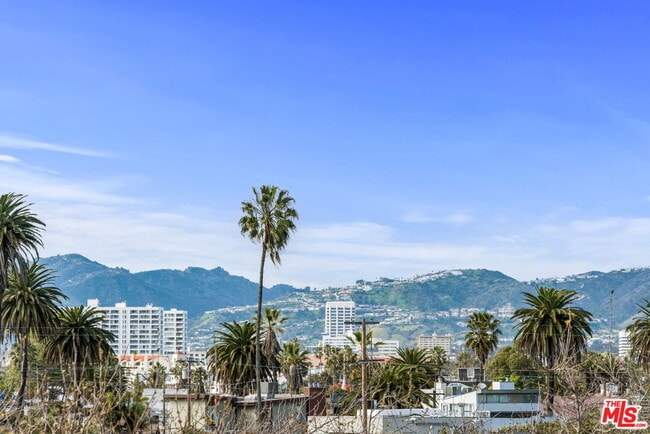 Building Photo - 456 S Venice Blvd