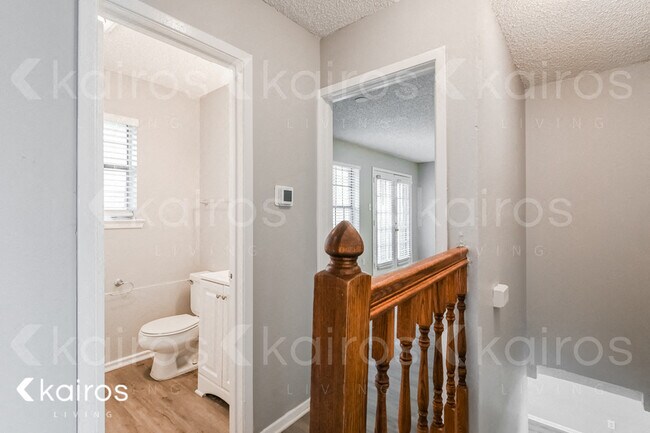 Building Photo - 820 Courtenay Pl