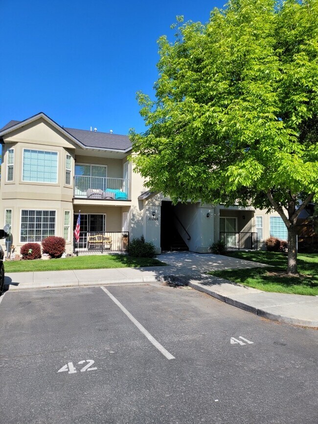 Building Photo - 10066 W Garverdale Ln
