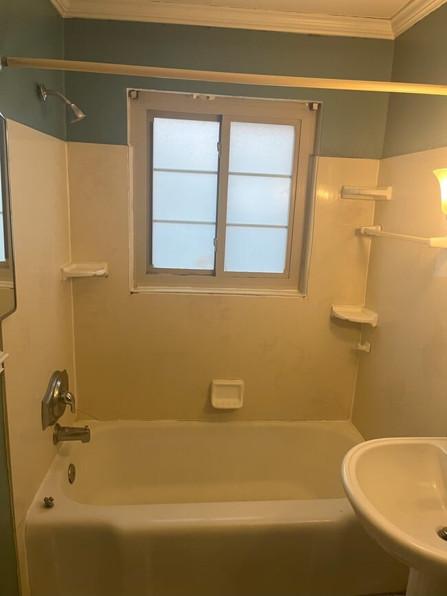 Building Photo - 1738 E Broad St