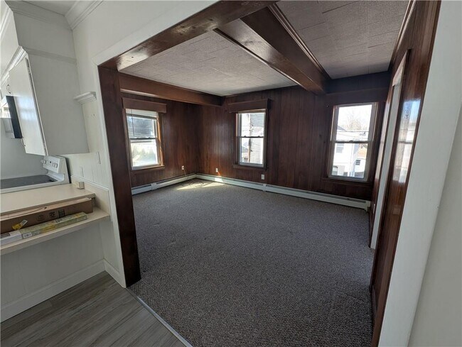 Building Photo - 62 Pleasant St