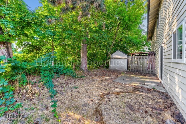 Building Photo - 4630 SW Southview Terrace