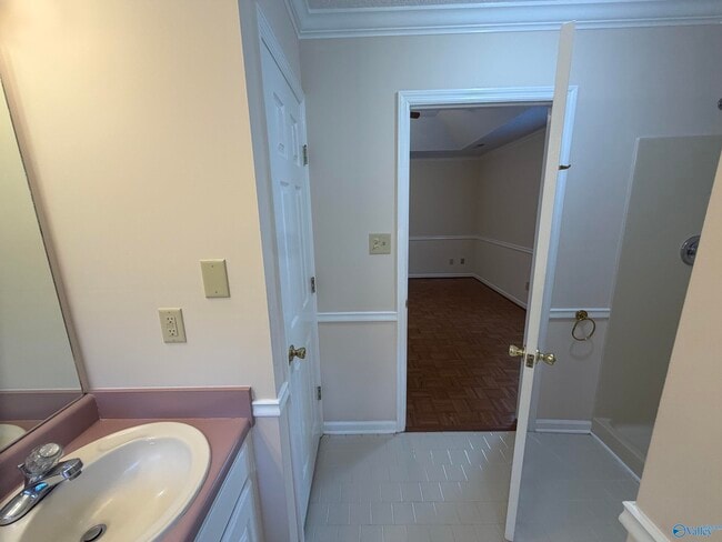 Building Photo - 701 Rigel Dr SW