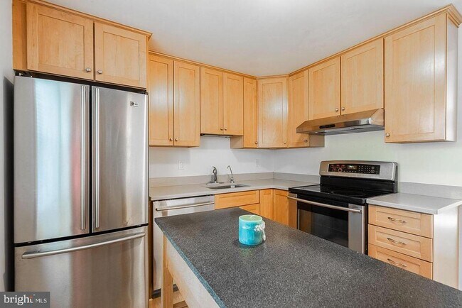 Building Photo - 3048 Silent Valley Dr