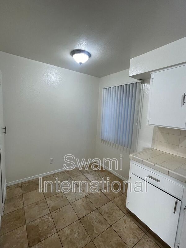 Building Photo - 345 Stepney St