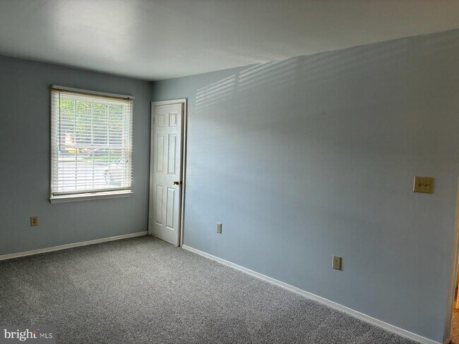 Building Photo - 534 Pangborn Blvd