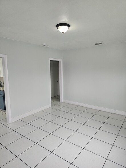 Livingroom - 1240 Rutland St