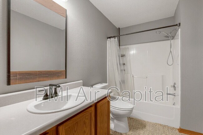 Building Photo - 333 S Tyler Rd