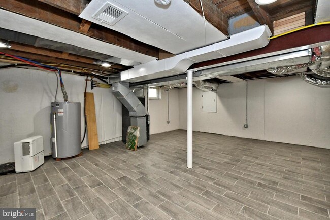 Building Photo - 942 Valley Rd