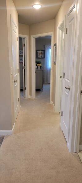 Hallway Upstairs - 5309 Snowy Egret Grv