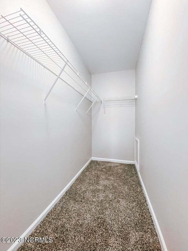 Building Photo - In town- walking distance to shopping!