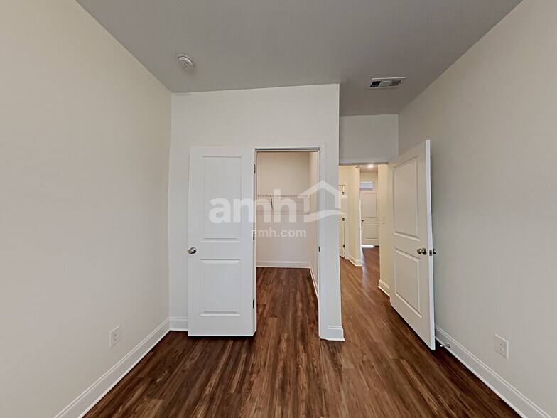 Building Photo - 4860 Chutney Dr