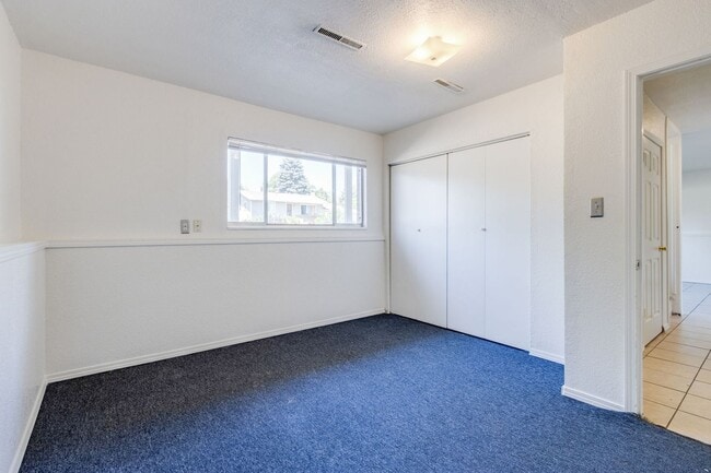 Building Photo - 4 bedroom house close to CSU