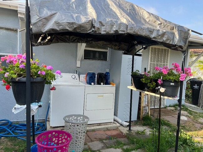 Shared Laundry - 4716 W 159th St