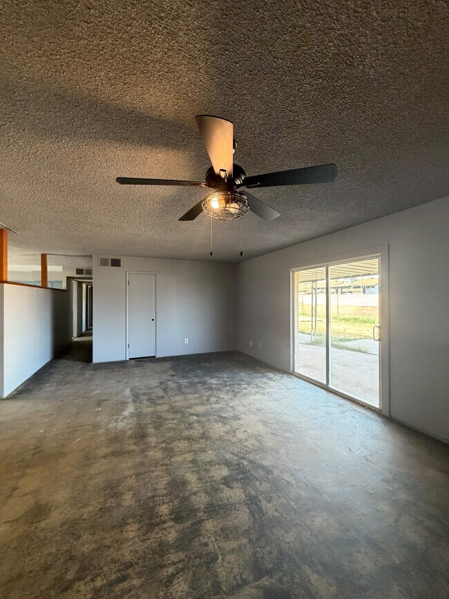 Building Photo - 6001 N 62nd Dr
