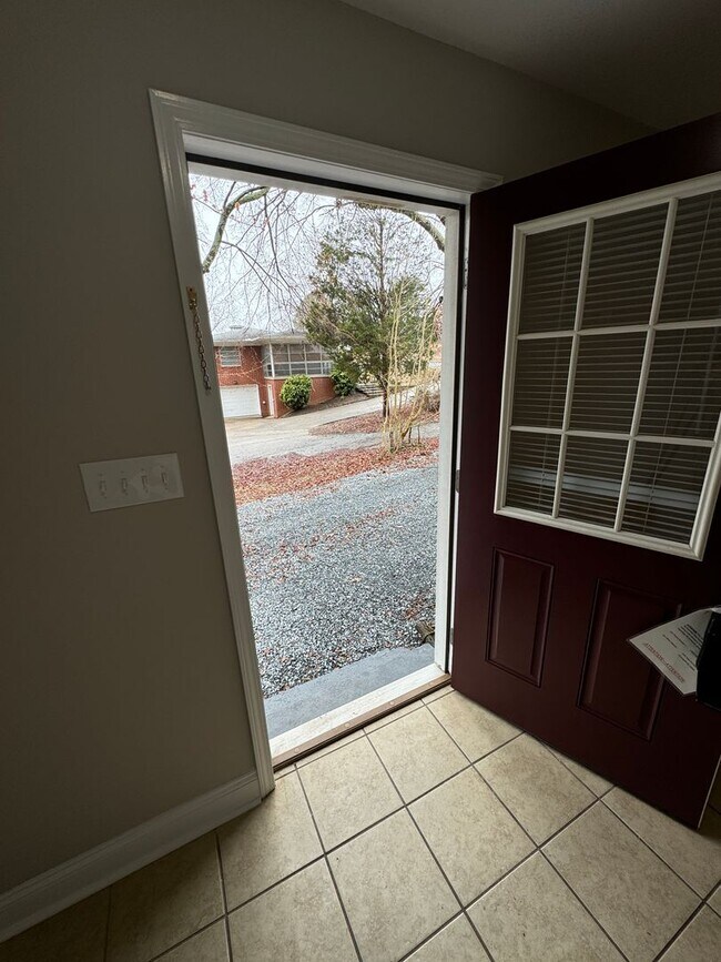 Building Photo - GREAT LOCATION!! Newly Remodeled 3-Bedroom Rental Home in Kannapolis