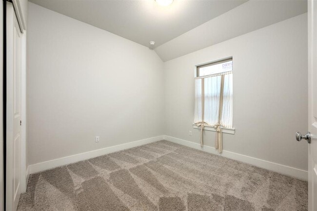 Building Photo - 418 Raleigh Dr