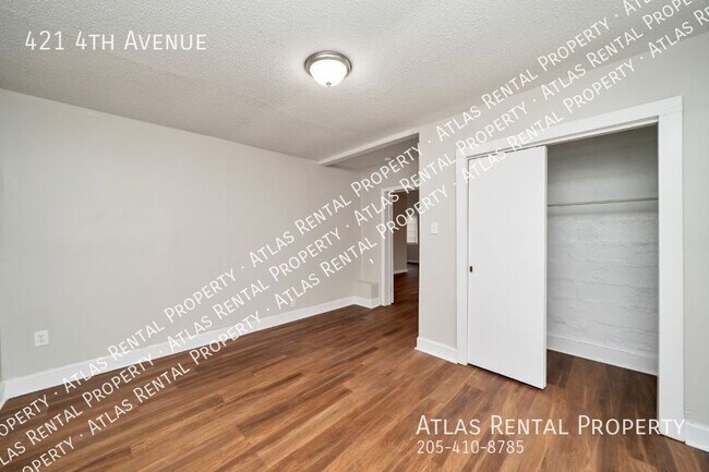 Building Photo - 421 4th Ave