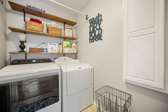 Building Photo - 1215 Boerne Dr