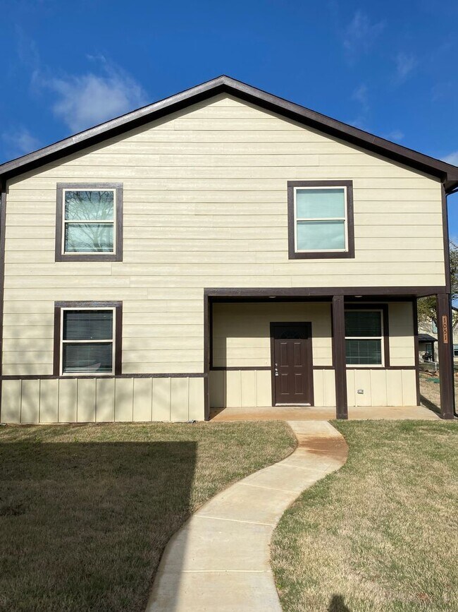 Building Photo - 1051 Deer Ln