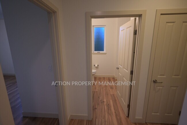 Building Photo - Beautiful custom-built 3 bed, 1 office, 2 bath, 2 car garage in Sequim