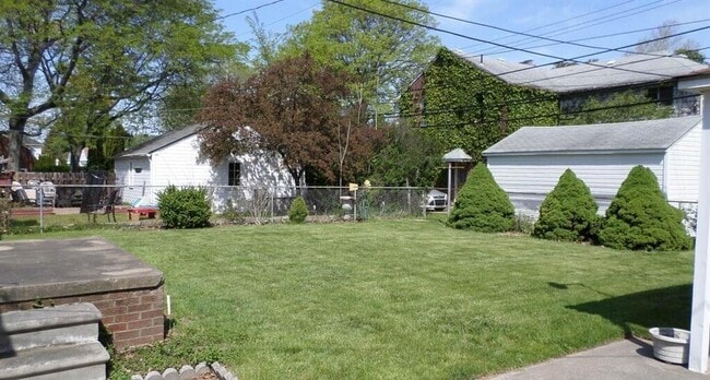 Building Photo - 24940 Cherry Hill St