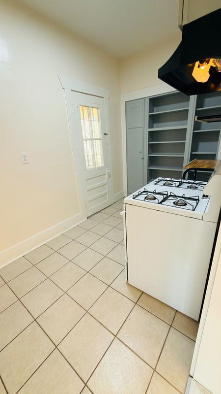 Building Photo - 1510 E Broadway