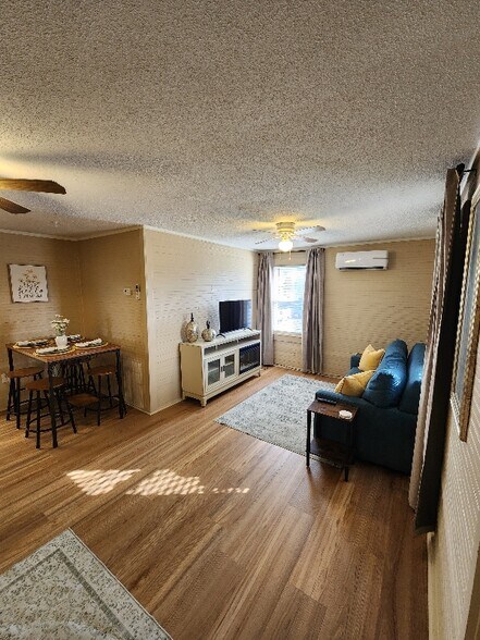 Building Photo - 261 Gill St