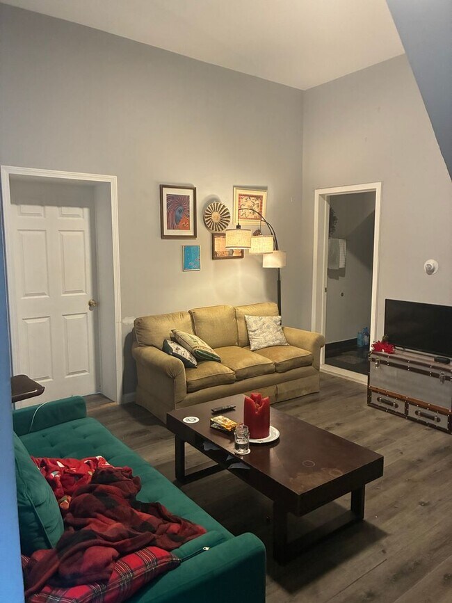 Building Photo - 353 Oakland Ave