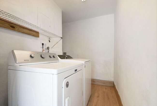 Building Photo - 1749 15th Ave N