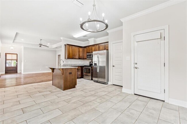 Building Photo - 856 Linlen Ave