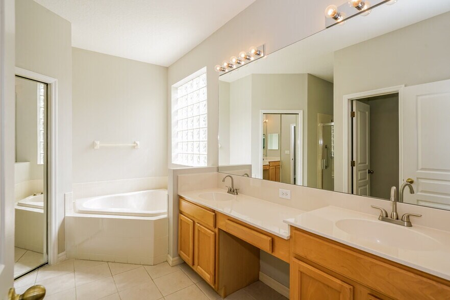 Building Photo - 8519 Parrots Landing Dr