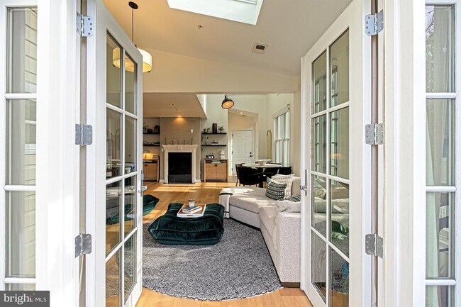 Building Photo - 3350 17th St NW