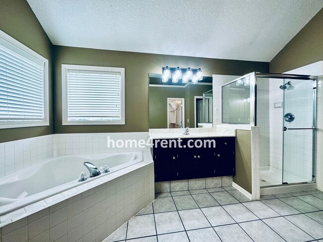 Building Photo - Fantastic South Overland Park Home in Blue...