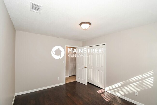 Building Photo - 3 Bedroom Pet-Friendly Home in Jacksonvill...