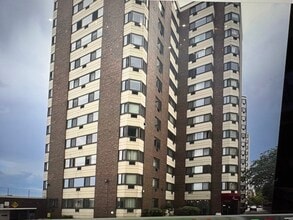 Building Photo - 7337 S South Shore Dr