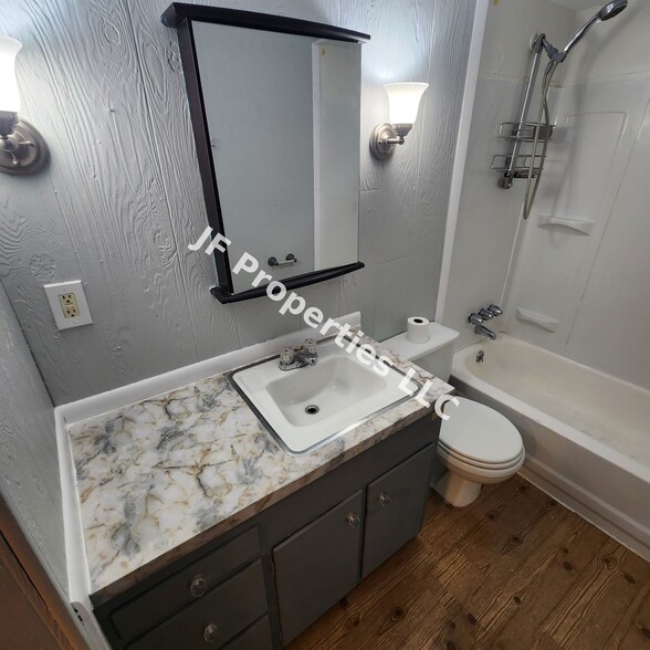 Building Photo - 4818 E 86th St