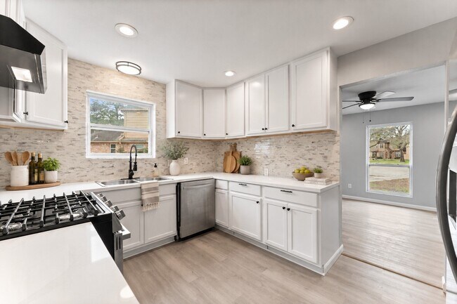 Building Photo - 12302 Gaylawood Dr